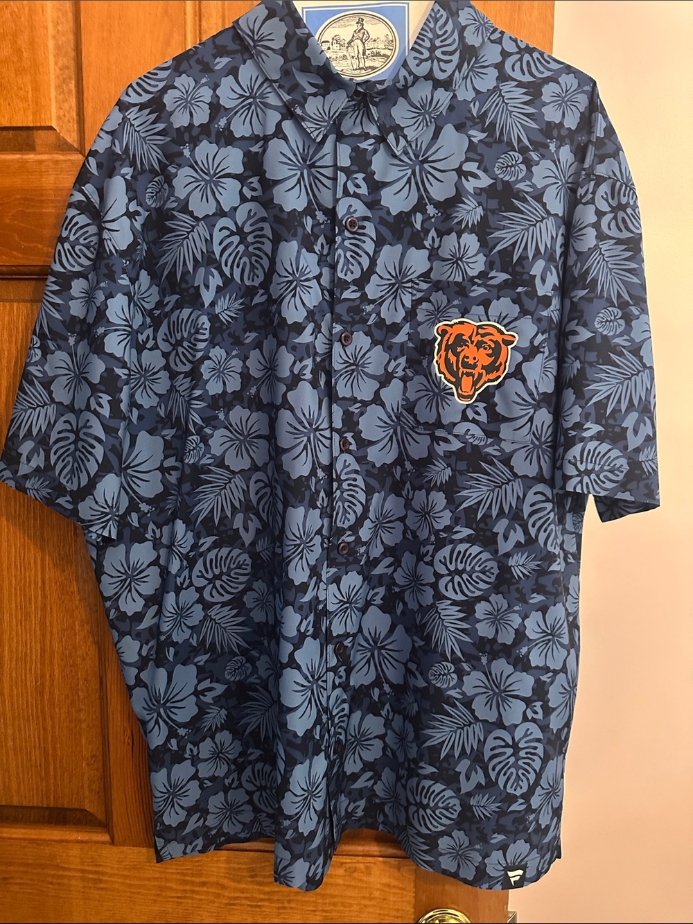 Men’s Chicago Bears Blue Floral Short-Sleeve Button-Up Shirt